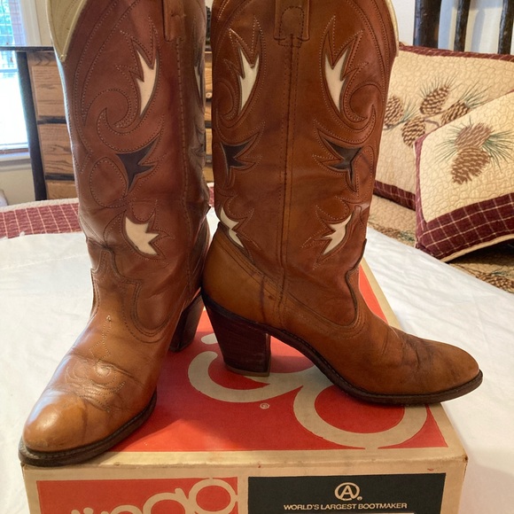 Dingo Vintage Glazed Rust Embroidered Heeled Western Boots - Picture 2 of 16